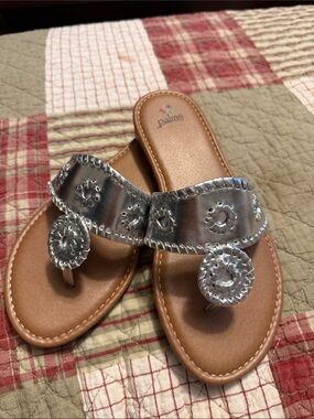 Palms Silver Leather Toe-Post Sandals for Women NEW WITHOUT TAGS